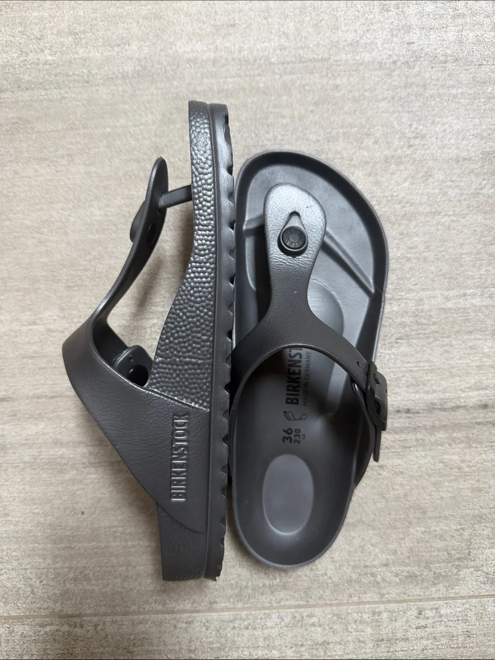 Birkenstock Kids Thong Sandals in Dark Gray